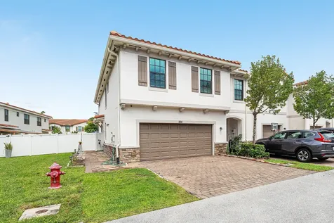 1011 Willow Place Riviera Beach FL 33410
