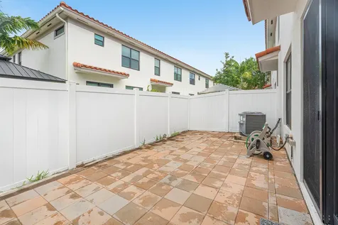 1011 Willow Place Riviera Beach FL 33410
