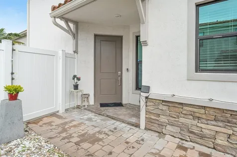 1011 Willow Place Riviera Beach FL 33410