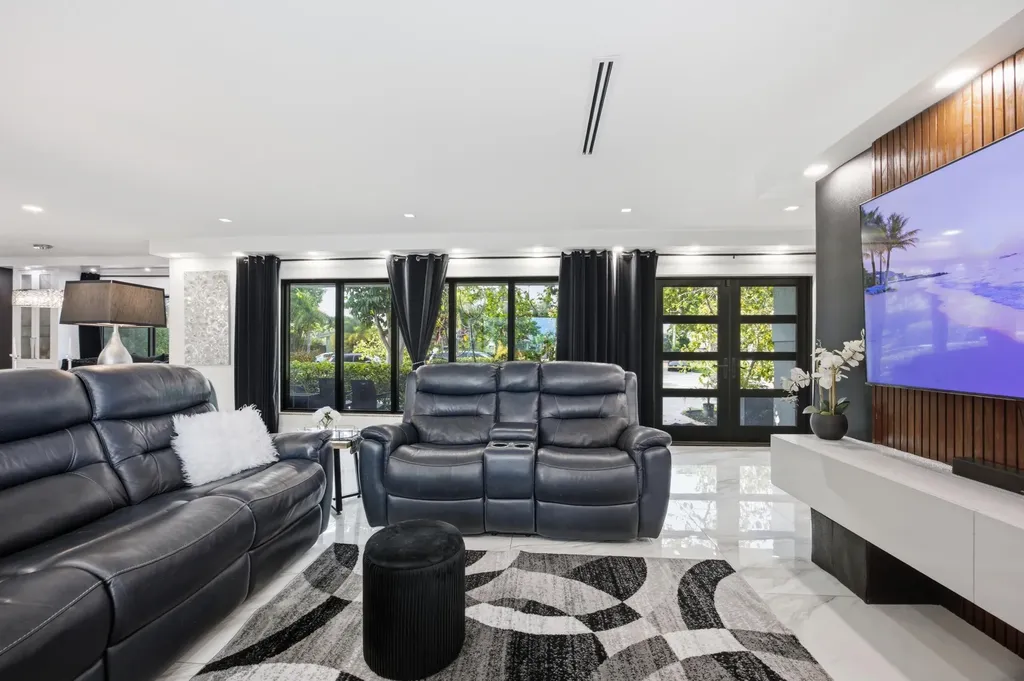 2380 SE 8th Street Pompano Beach FL 33062