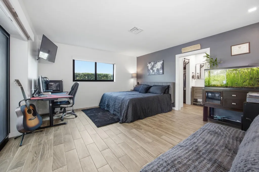 2380 SE 8th Street Pompano Beach FL 33062