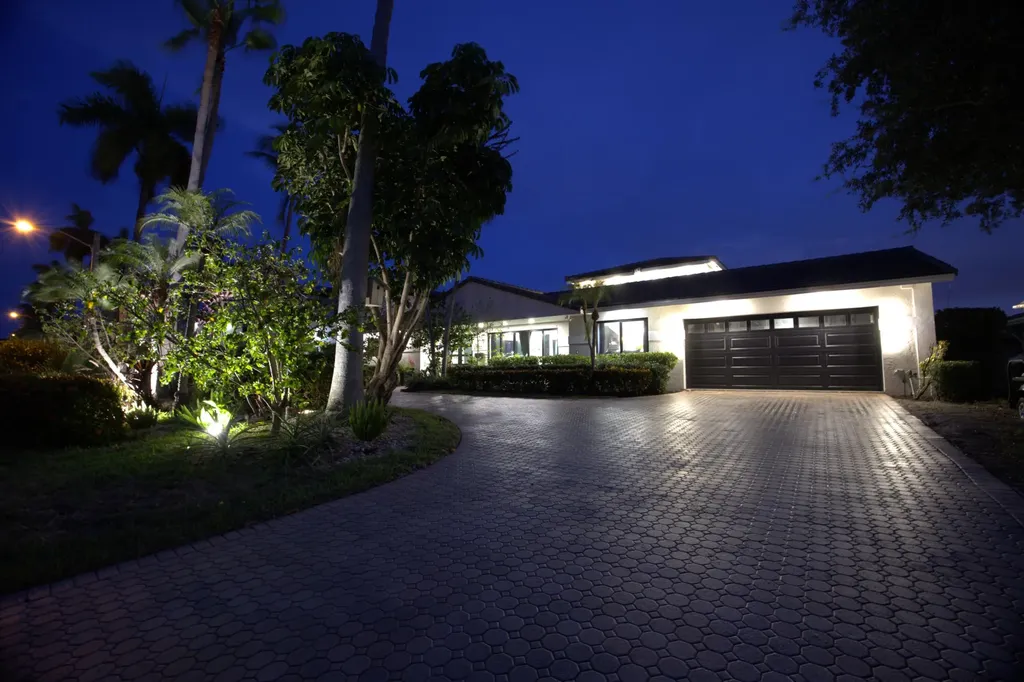 2380 SE 8th Street Pompano Beach FL 33062