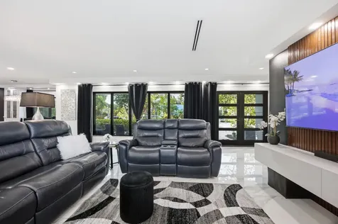2380 SE 8th Street Pompano Beach FL 33062