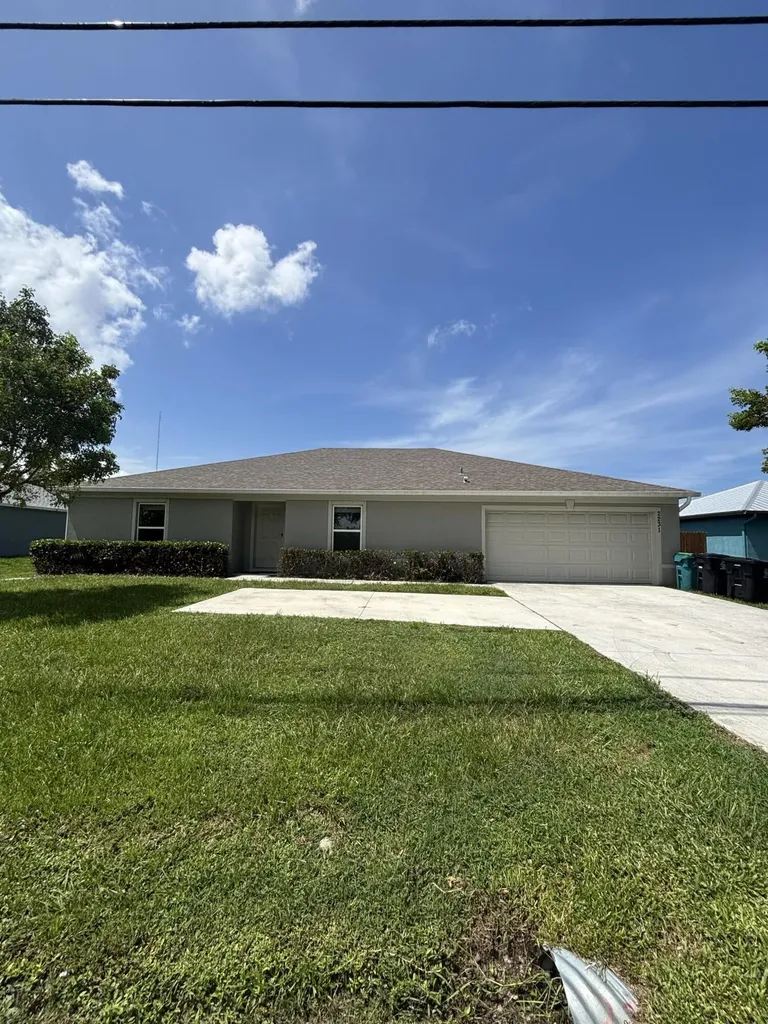 2231 SE Mariposa Avenue Port St Lucie FL 34952