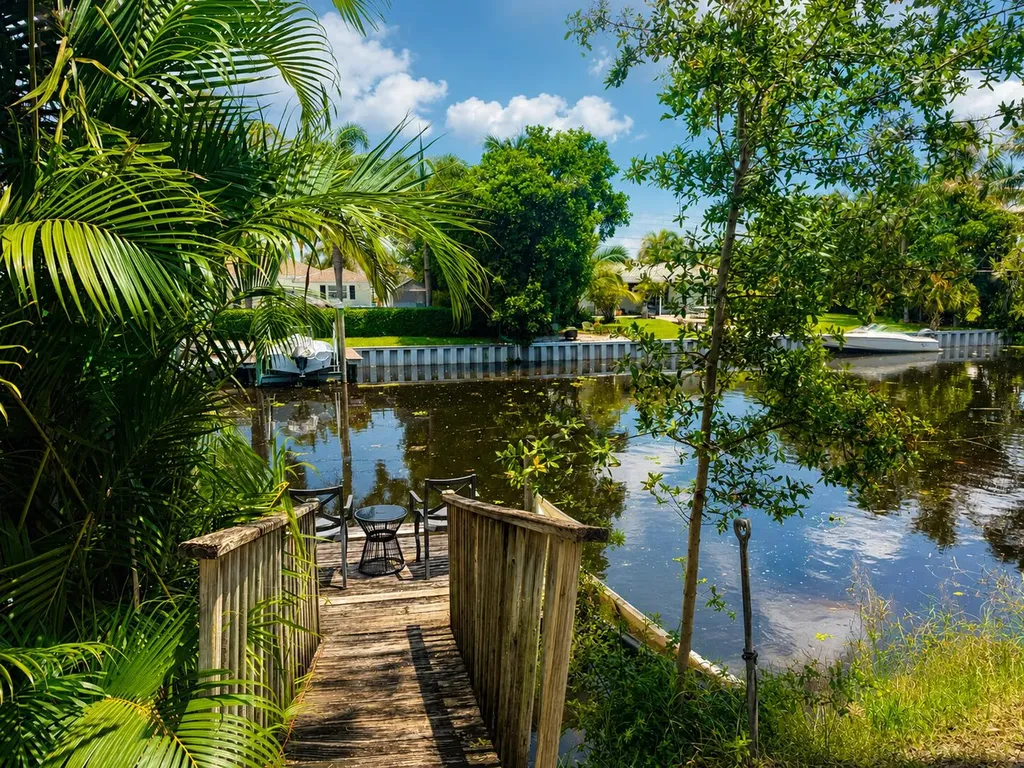 2452 Waterside Drive Lake Worth Beach FL 33461
