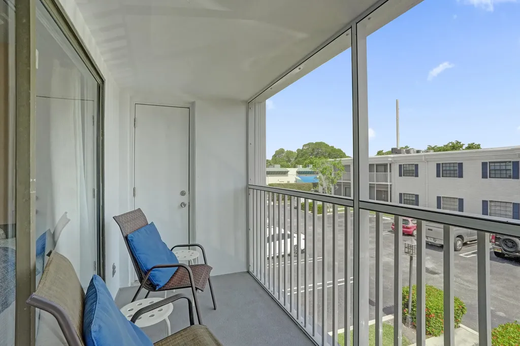 160 Cypress Club Drive Pompano Beach FL 33060