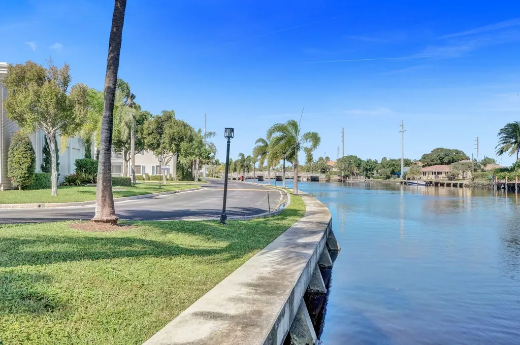 160 Cypress Club Drive Pompano Beach FL 33060