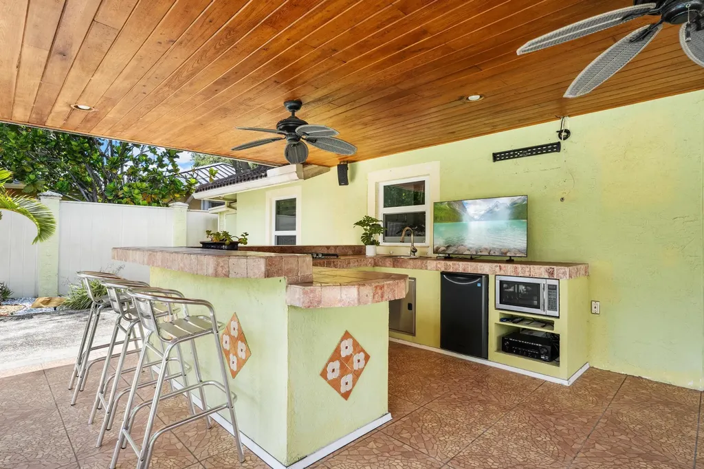 1750 17th Avenue N Lake Worth Beach FL 33460