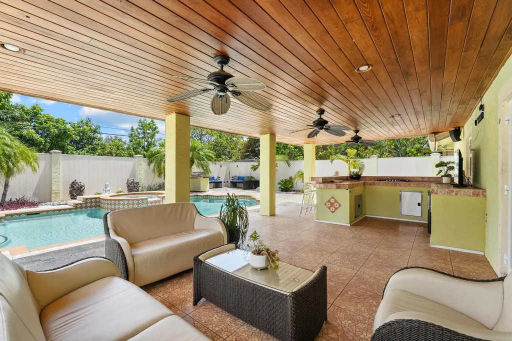 1750 17th Avenue N Lake Worth Beach FL 33460