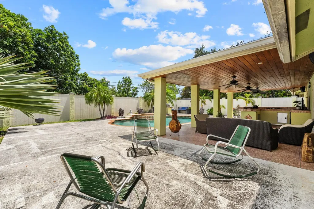 1750 17th Avenue N Lake Worth Beach FL 33460