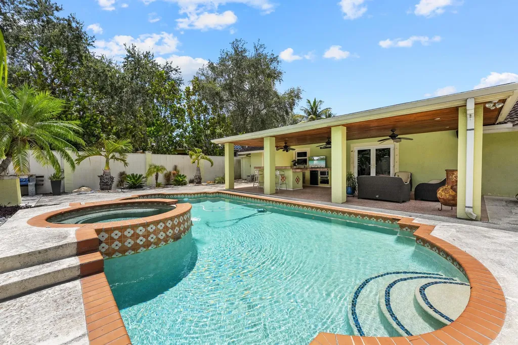 1750 17th Avenue N Lake Worth Beach FL 33460
