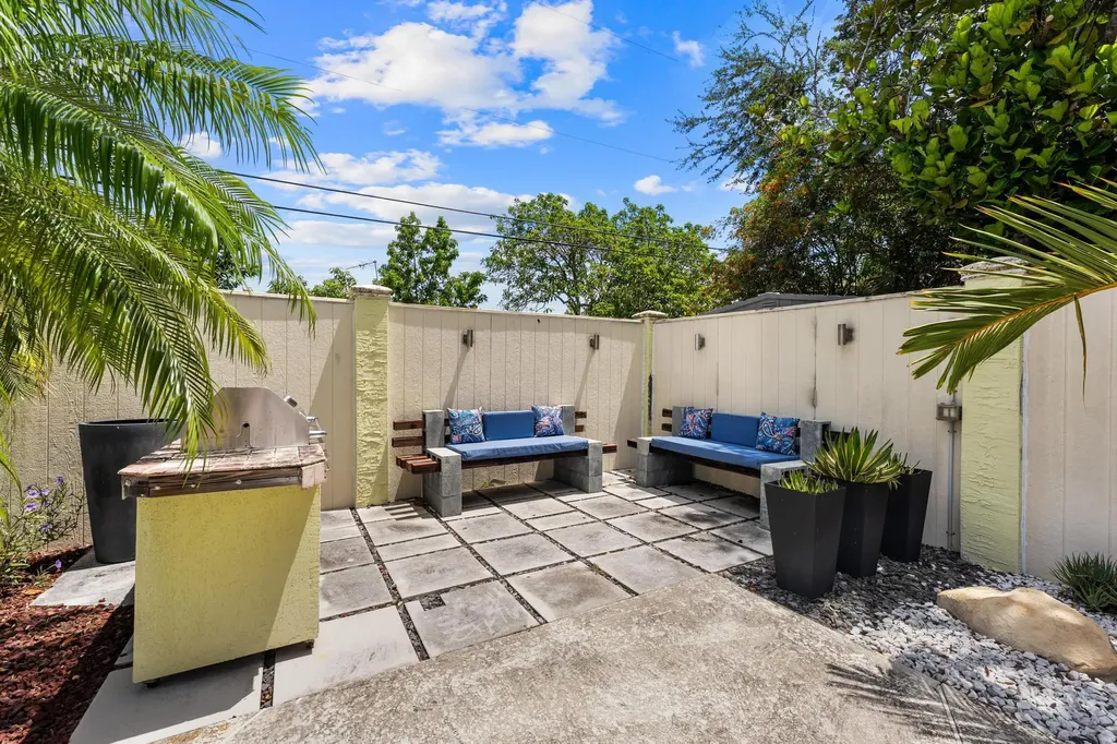1750 17th Avenue N Lake Worth Beach FL 33460