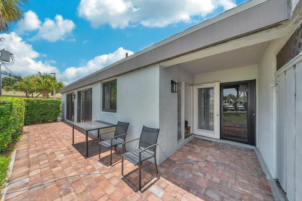 235 NW 15th Street Boca Raton FL 33432