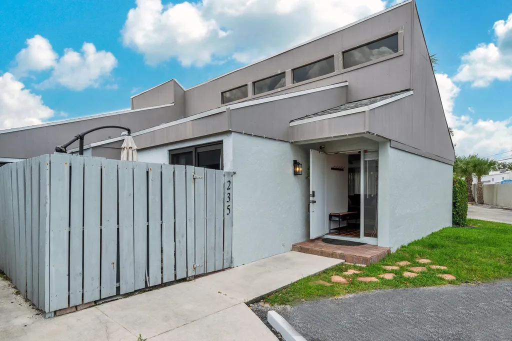 235 NW 15th Street Boca Raton FL 33432