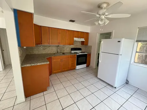 231 SW 8th Street Dania Beach FL 33004