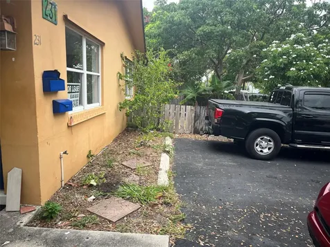 231 SW 8th Street Dania Beach FL 33004