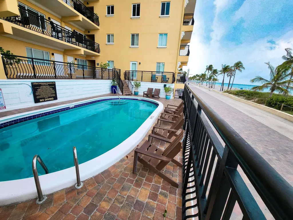 1815 N Surf Road Hollywood FL 33019