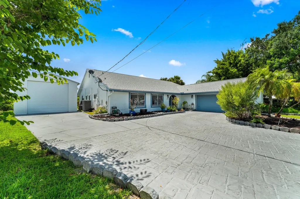 446 S Naranja Avenue Port St Lucie FL 34983