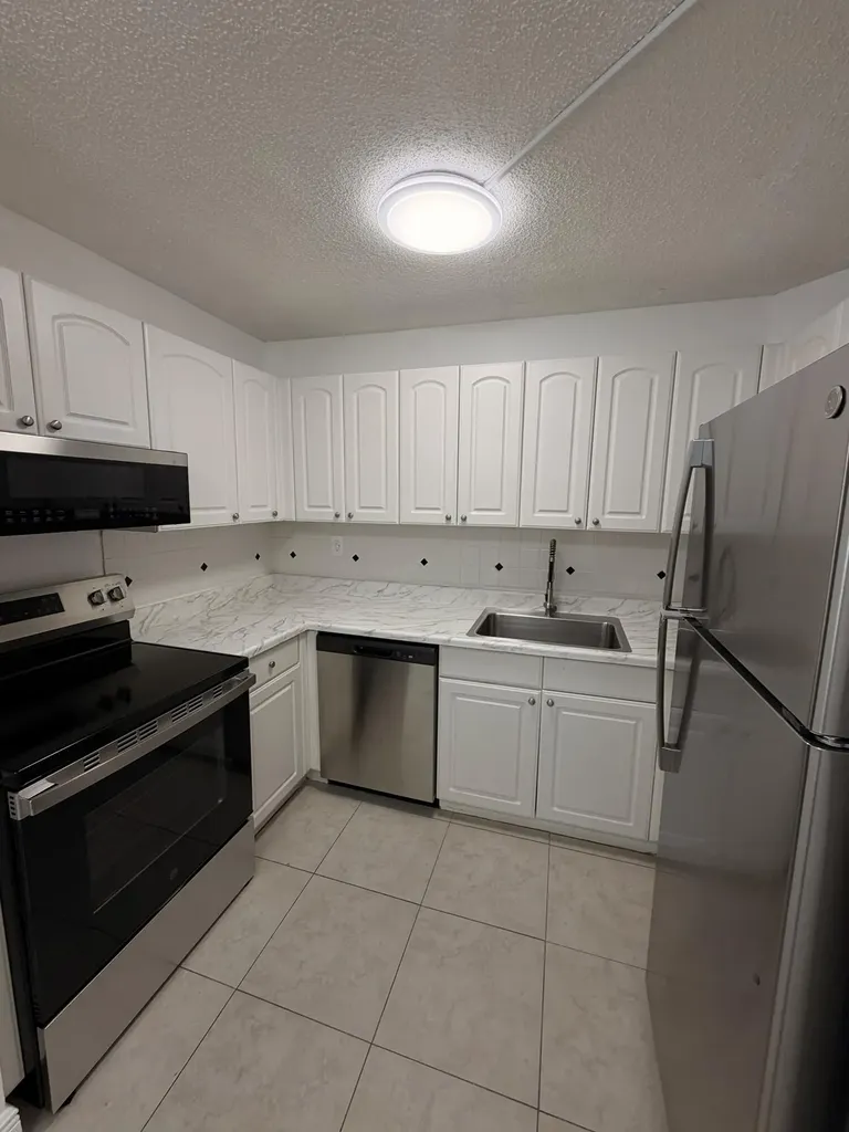 2661 Riverside Drive Coral Springs FL 33065