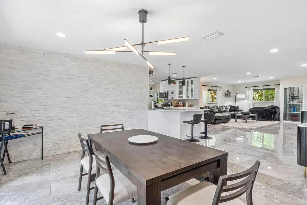 2200 SE 9th Street Pompano Beach FL 33062