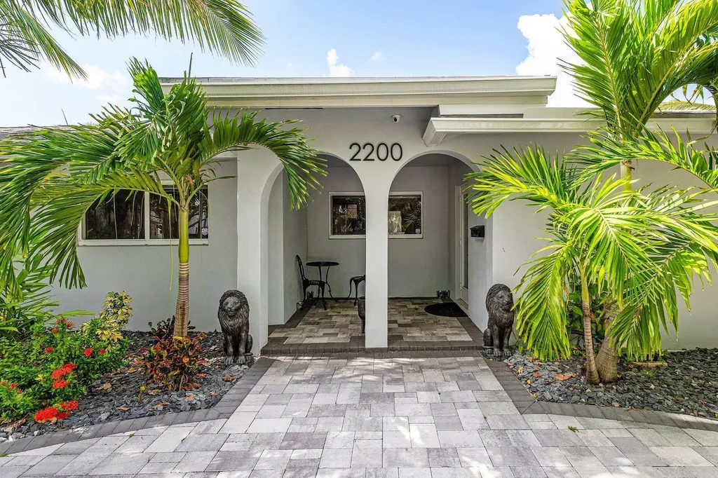 2200 SE 9th Street Pompano Beach FL 33062