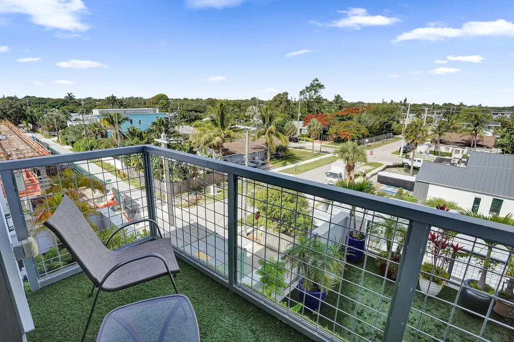 236 SE 5th Avenue Delray Beach FL 33483