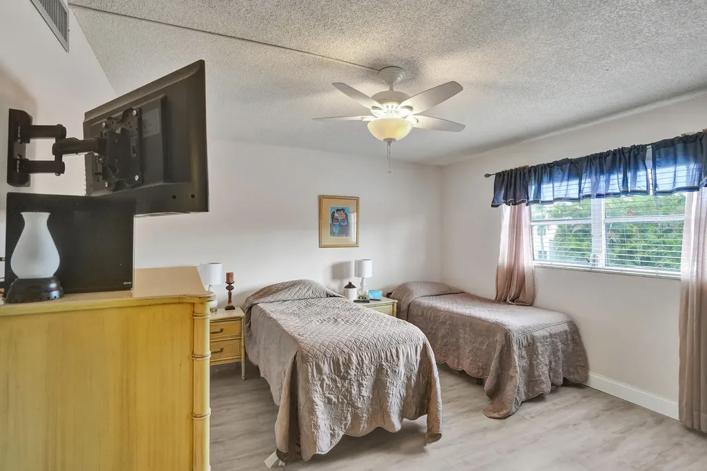 810 SE 7th Street Deerfield Beach FL 33441