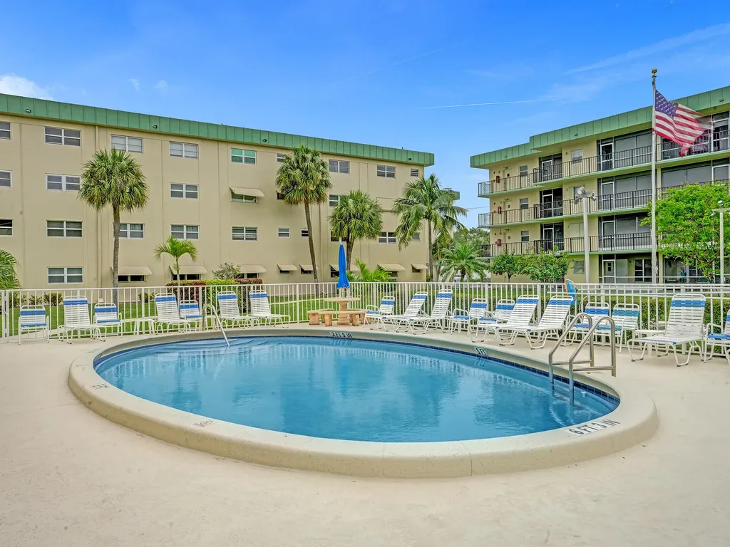810 SE 7th Street Deerfield Beach FL 33441