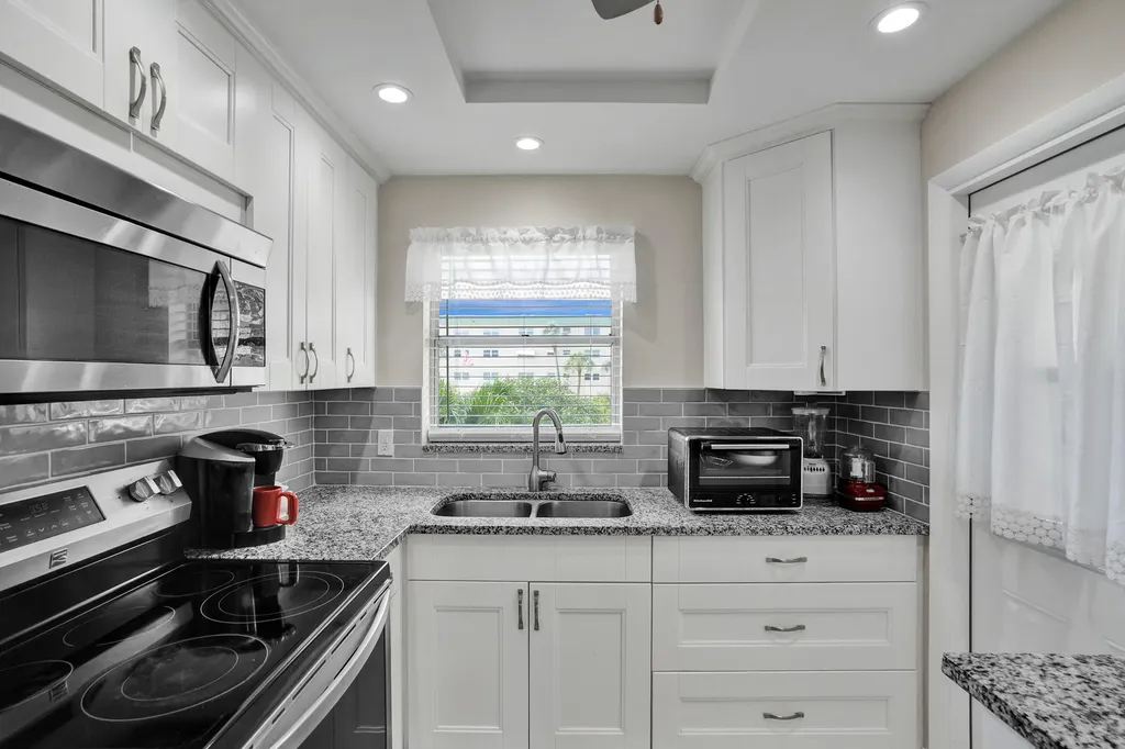 810 SE 7th Street Deerfield Beach FL 33441