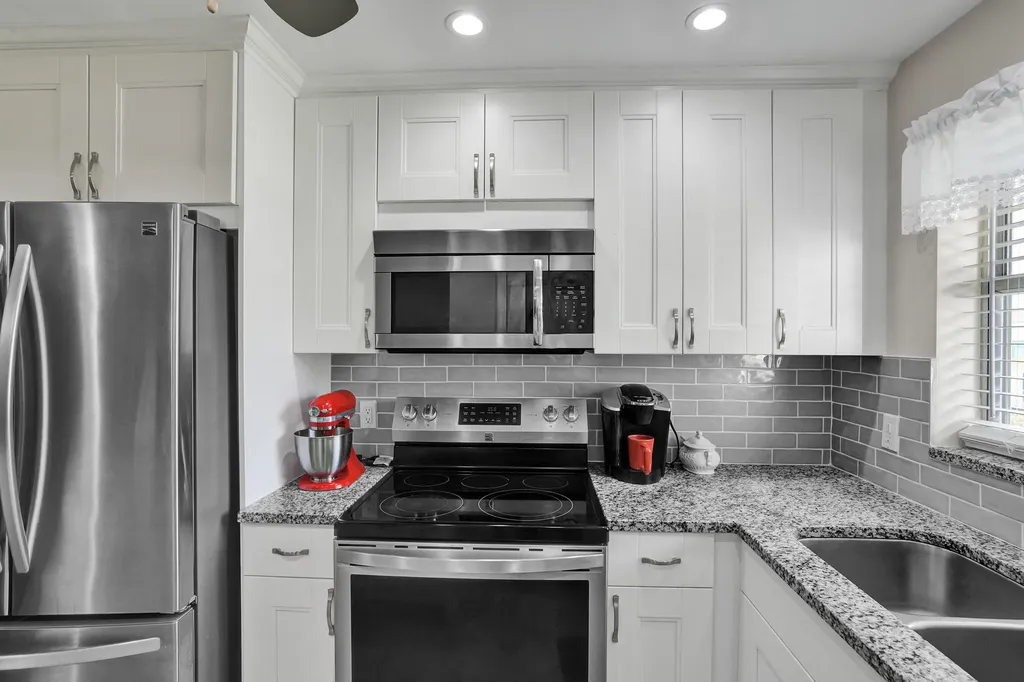 810 SE 7th Street Deerfield Beach FL 33441