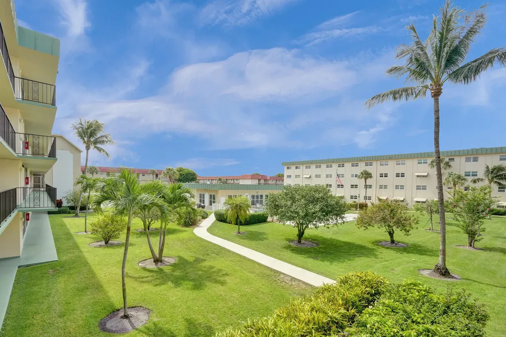 810 SE 7th Street Deerfield Beach FL 33441