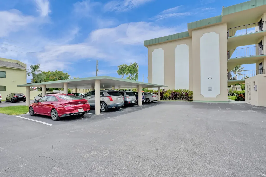 810 SE 7th Street Deerfield Beach FL 33441