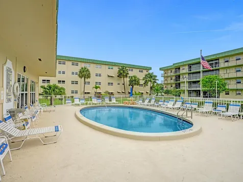 810 SE 7th Street Deerfield Beach FL 33441