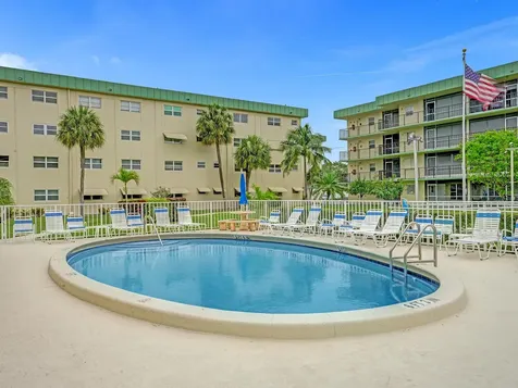 810 SE 7th Street Deerfield Beach FL 33441
