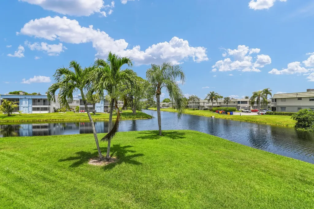 359 Saxony Trail Delray Beach FL 33446
