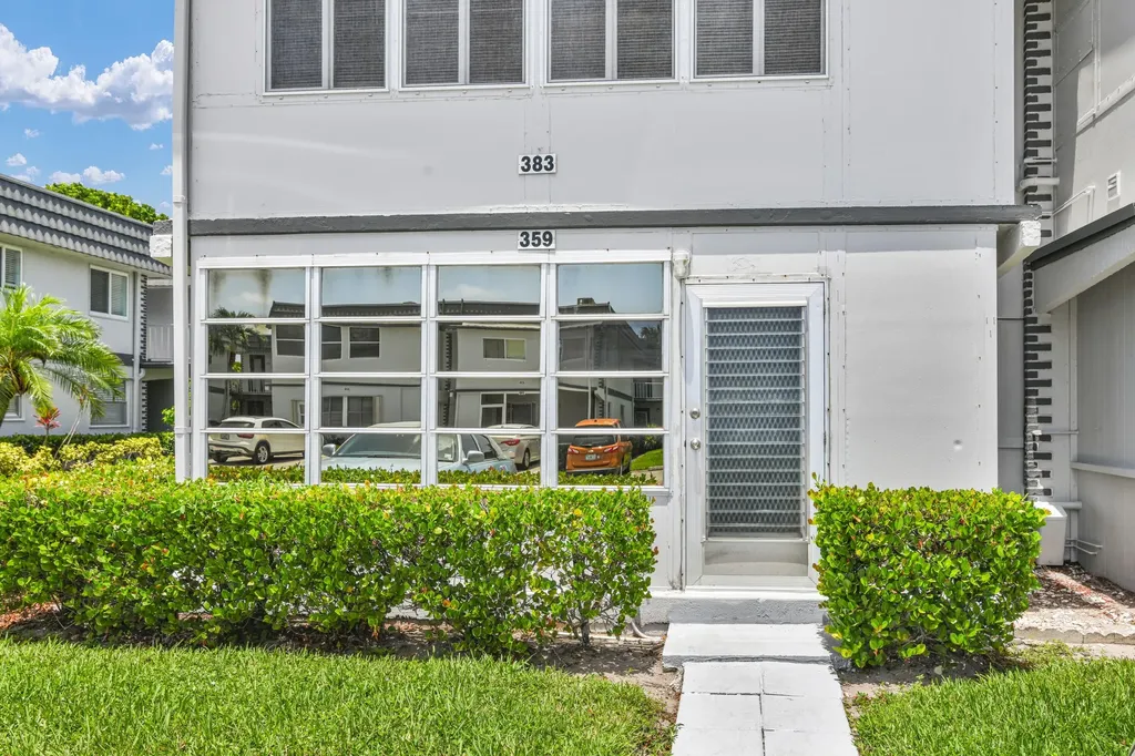 359 Saxony Trail Delray Beach FL 33446