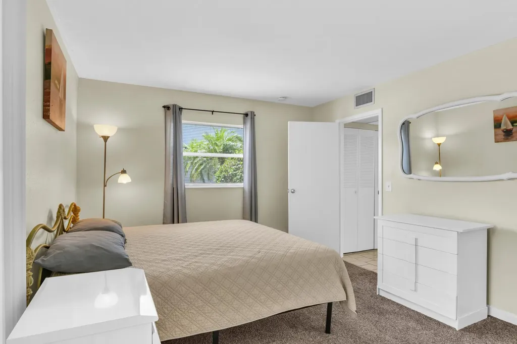 359 Saxony Trail Delray Beach FL 33446