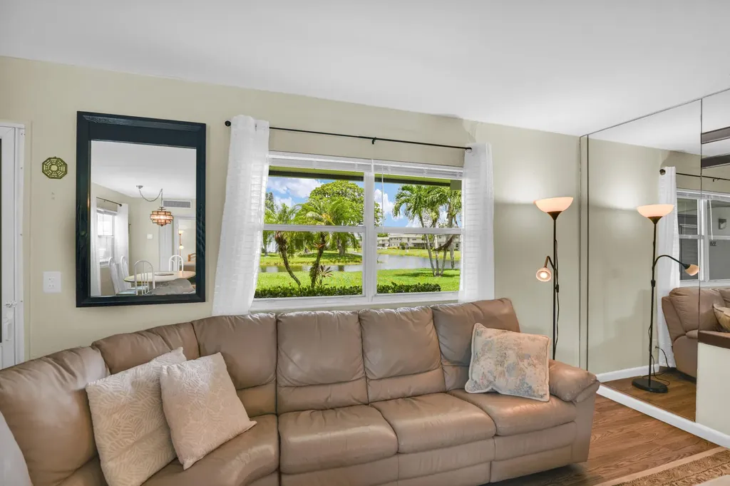 359 Saxony Trail Delray Beach FL 33446