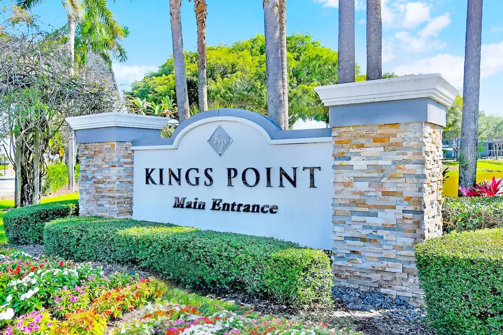 359 Saxony Trail Delray Beach FL 33446