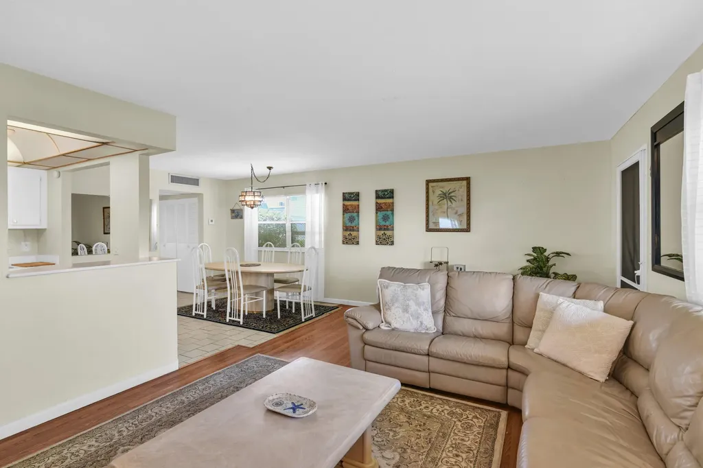 359 Saxony Trail Delray Beach FL 33446