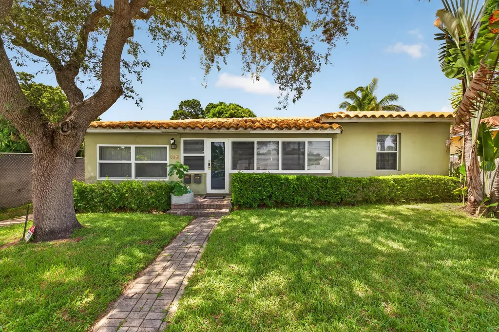 423 SW 11th Court Fort Lauderdale FL 33315