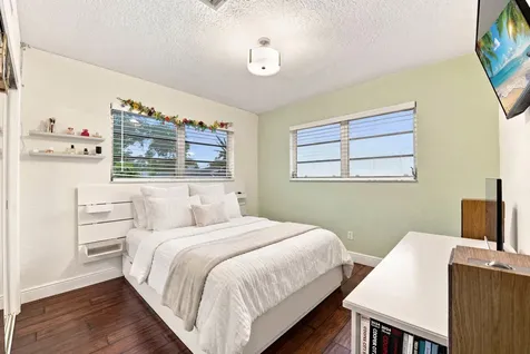4930 SW 90th Way Cooper City FL 33328
