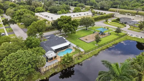 4930 SW 90th Way Cooper City FL 33328