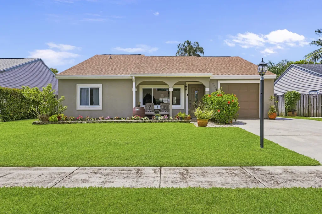 7779 Blairwood Circle N Lake Worth FL 33467
