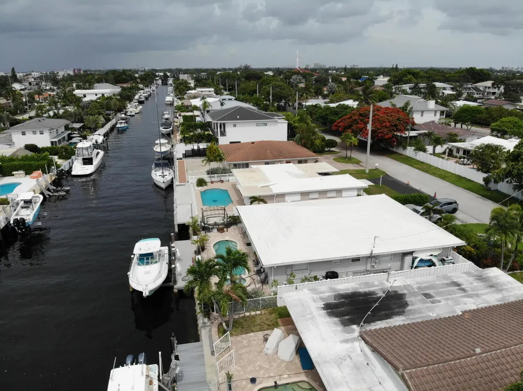 2712 SE 13th Court Pompano Beach FL 33062