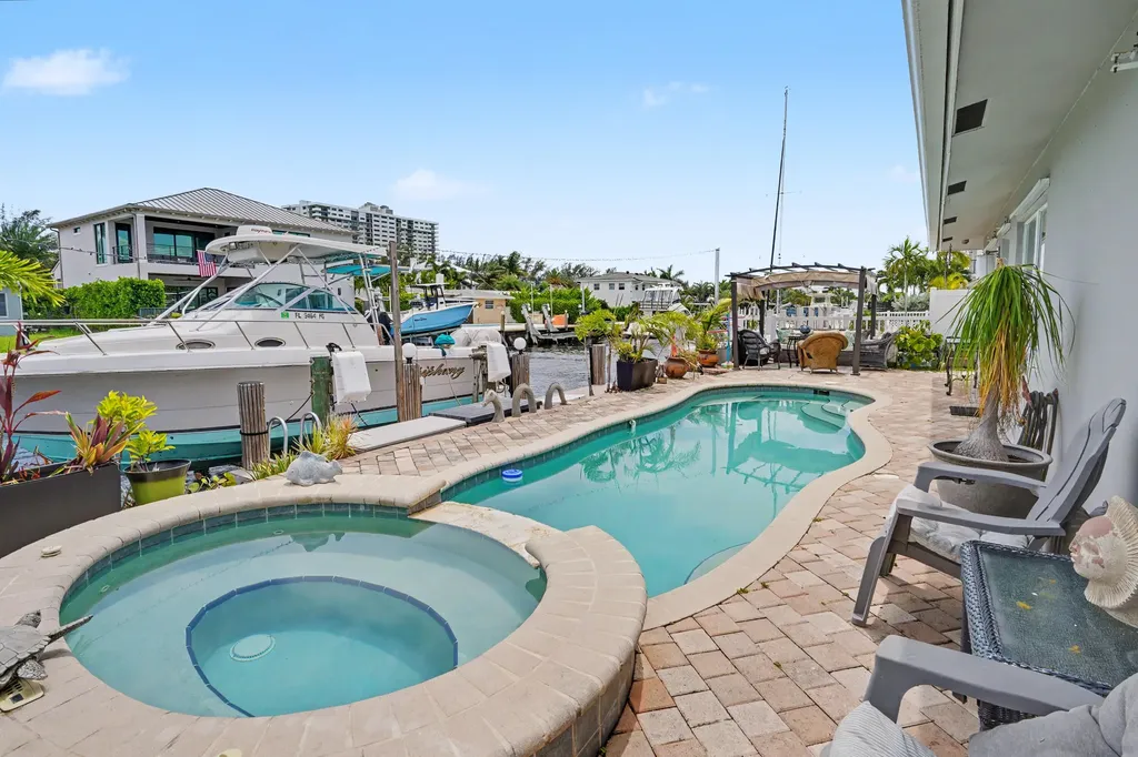 2712 SE 13th Court Pompano Beach FL 33062