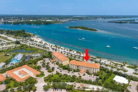 36 Harbour Isle Drive W Fort Pierce FL 34949