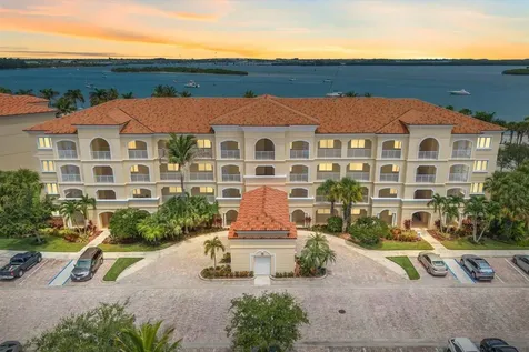 36 Harbour Isle Drive W Fort Pierce FL 34949
