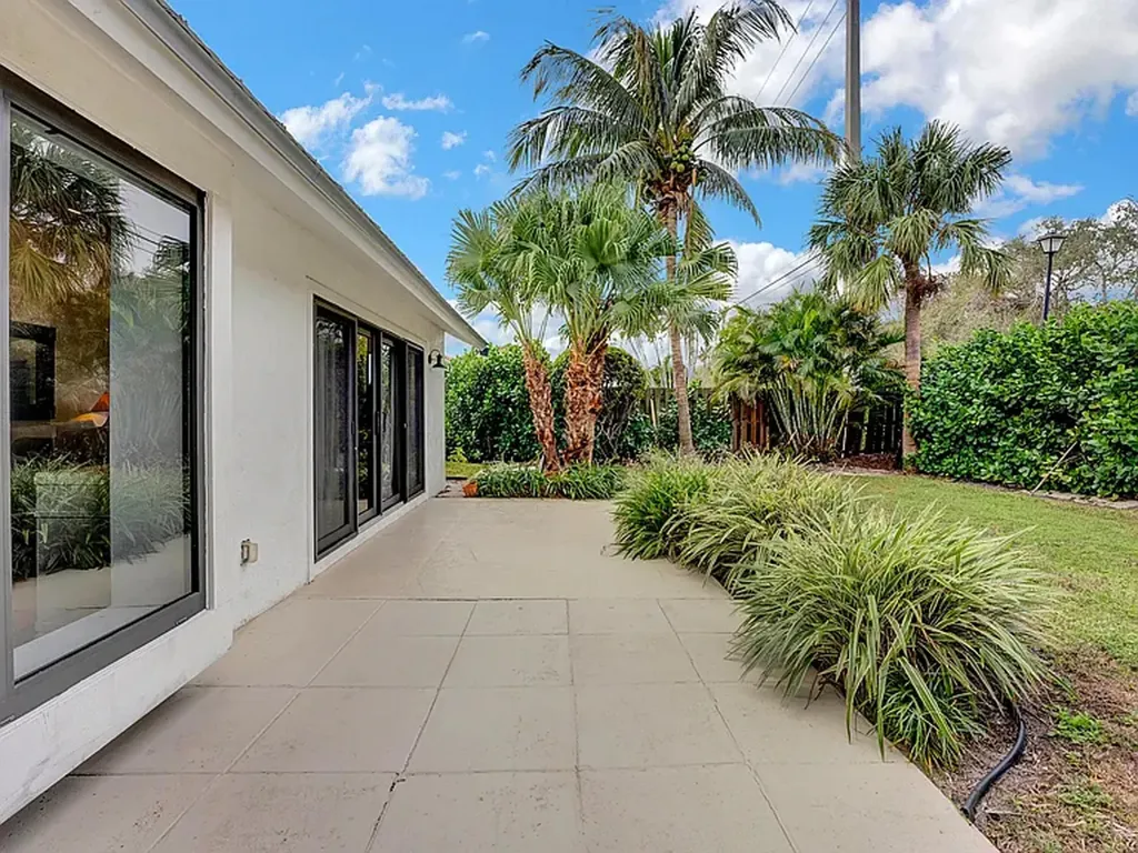1113 Rainwood Circle W Palm Beach Gardens FL 33410