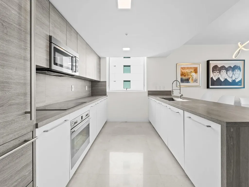 400 Sunny Isle Boulevard Sunny Isles Beach FL 33160